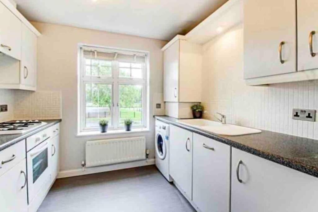 The Wickets - 2 Bedroom Apartment Overlooking Cricket Club Marton-in-Cleveland 外观 照片